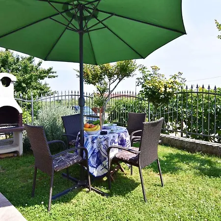 아파트 Lovely With Private Garden