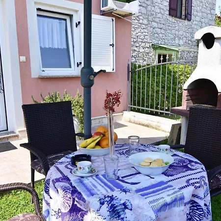 Lovely With Private Garden *